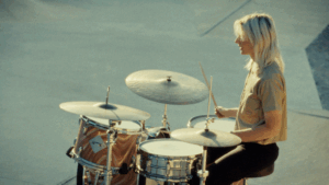 REQUIN CHAGRIN - Parachute / Director : Simon Noizat / DOP : Kevin Avedissian / Prod : Tago Mago Films